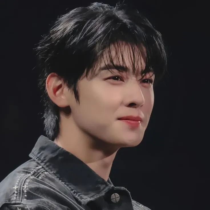 Latest photo of Cha Eunwoo