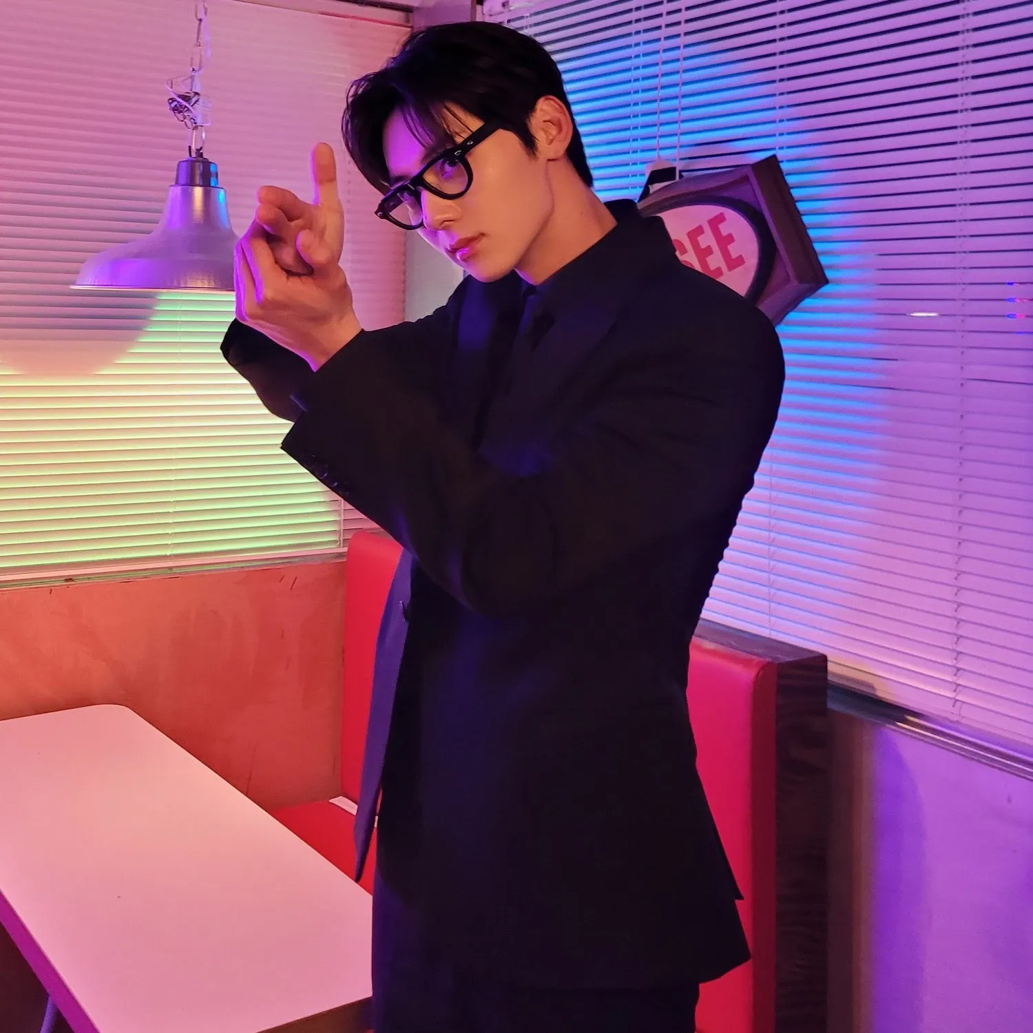 A moment captured by a fan of Hwang Minhyun