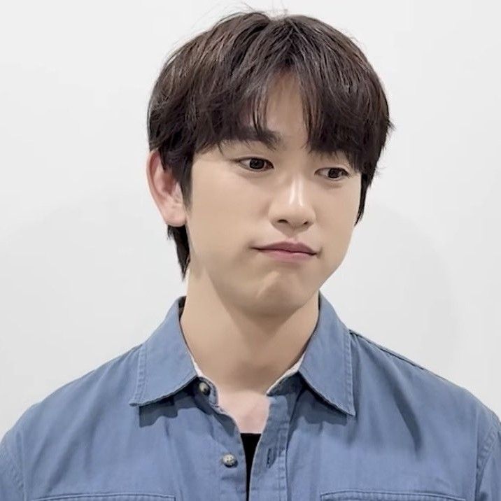 Behind-the-scenes cut of Park Jinyoung