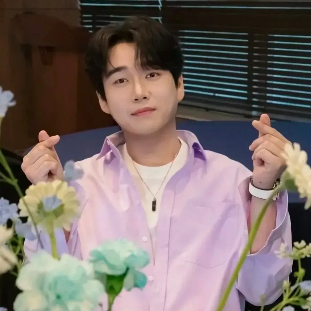 Recent activity shot of Hwang Youngwoong