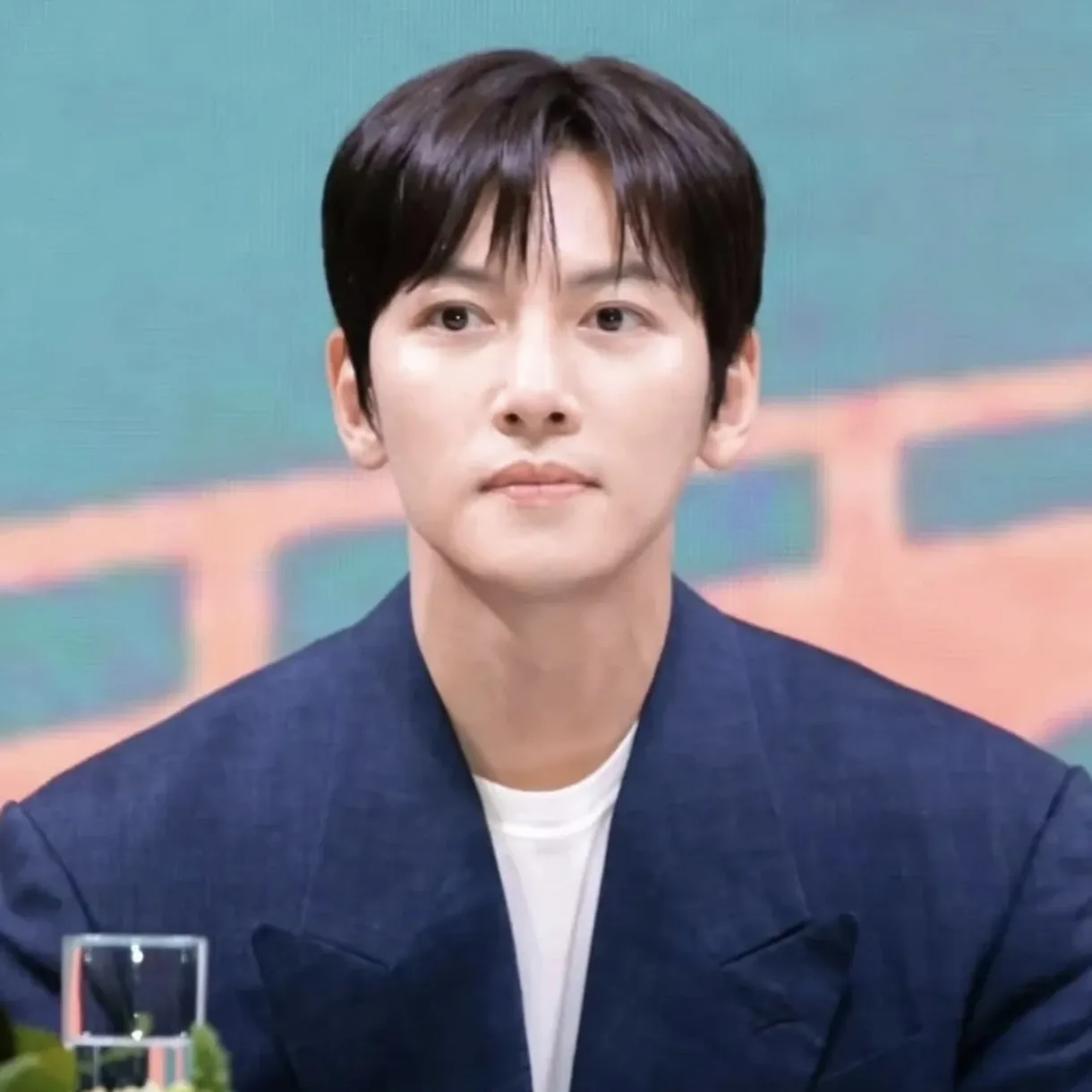 Behind-the-scenes cut of Ji Changwook