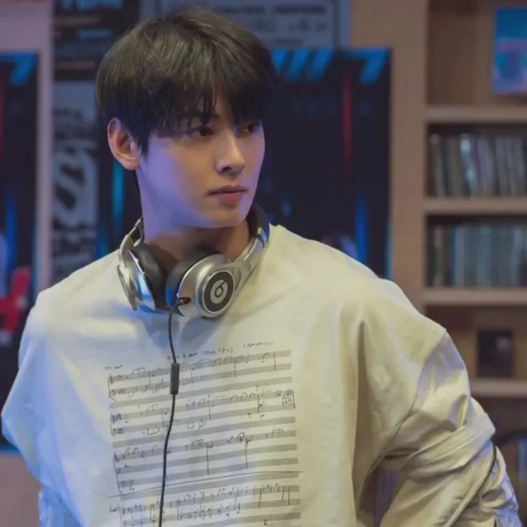 A moment captured by a fan of Cha Eunwoo