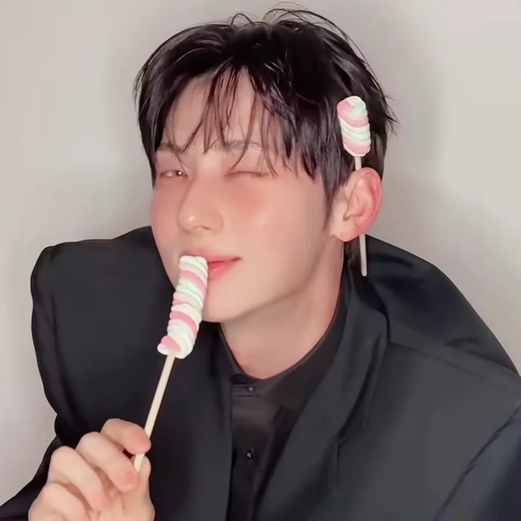 Recent activity shot of Hwang Minhyun