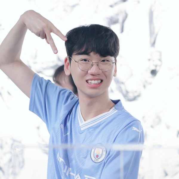 Today’s standout profile photo of Doran on Choeaedol Celeb