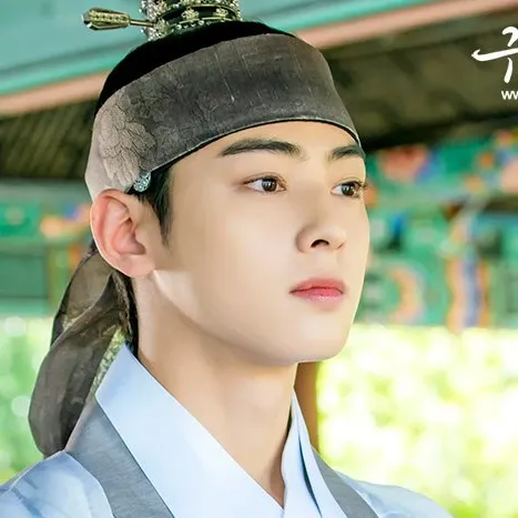 A moment captured by a fan of Cha Eunwoo