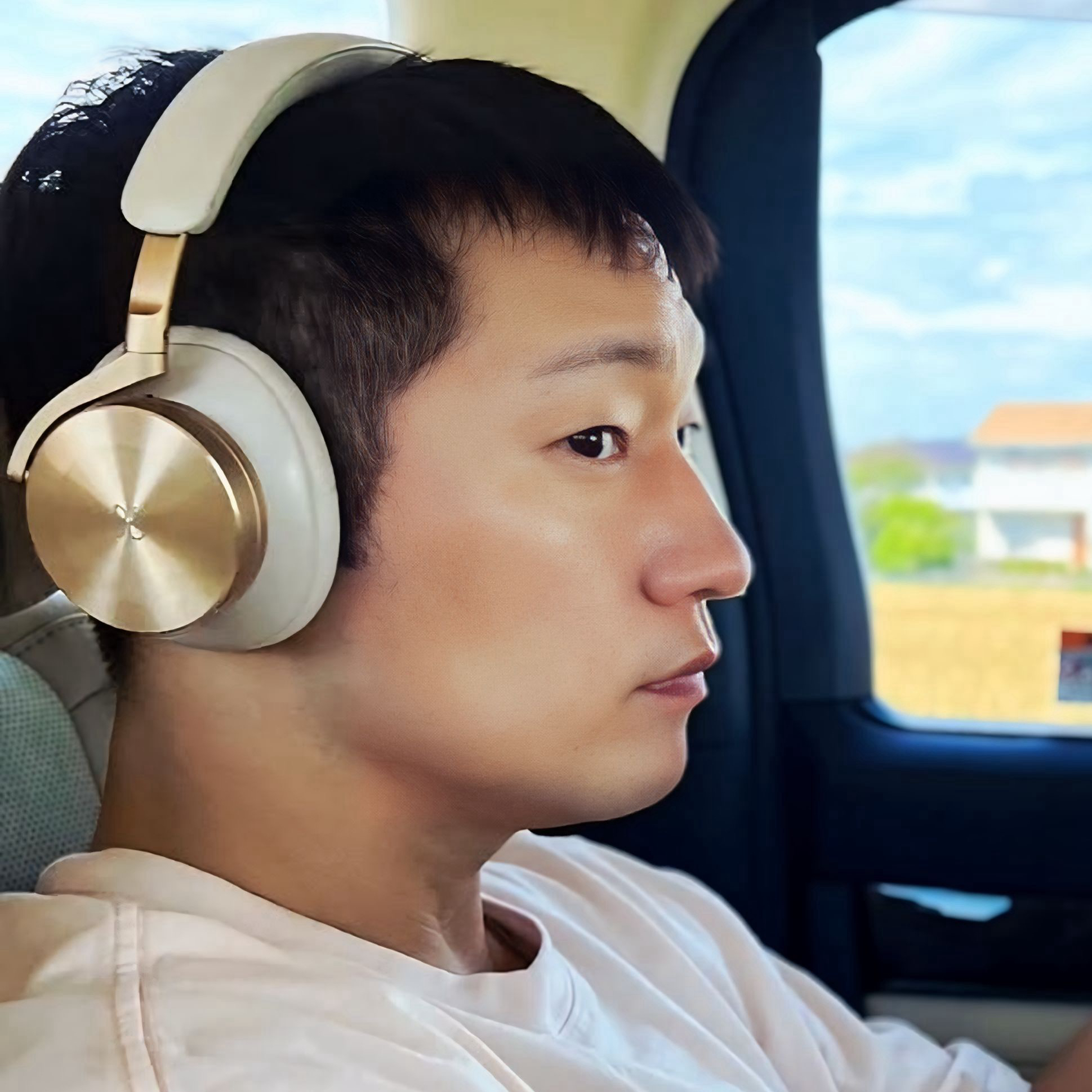 Recent activity shot of Son Seokkoo