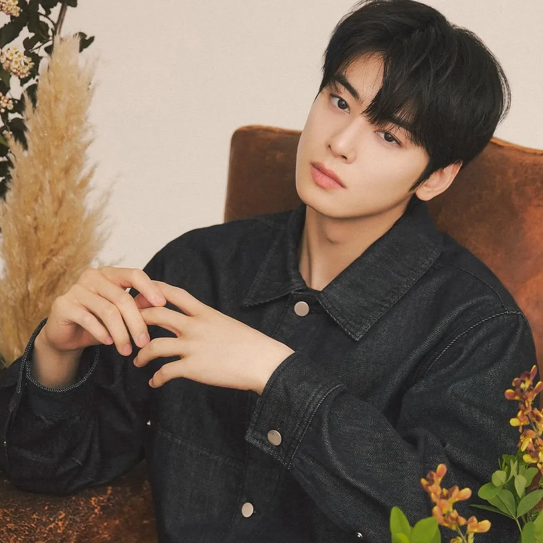 Recent activity shot of Cha Eunwoo