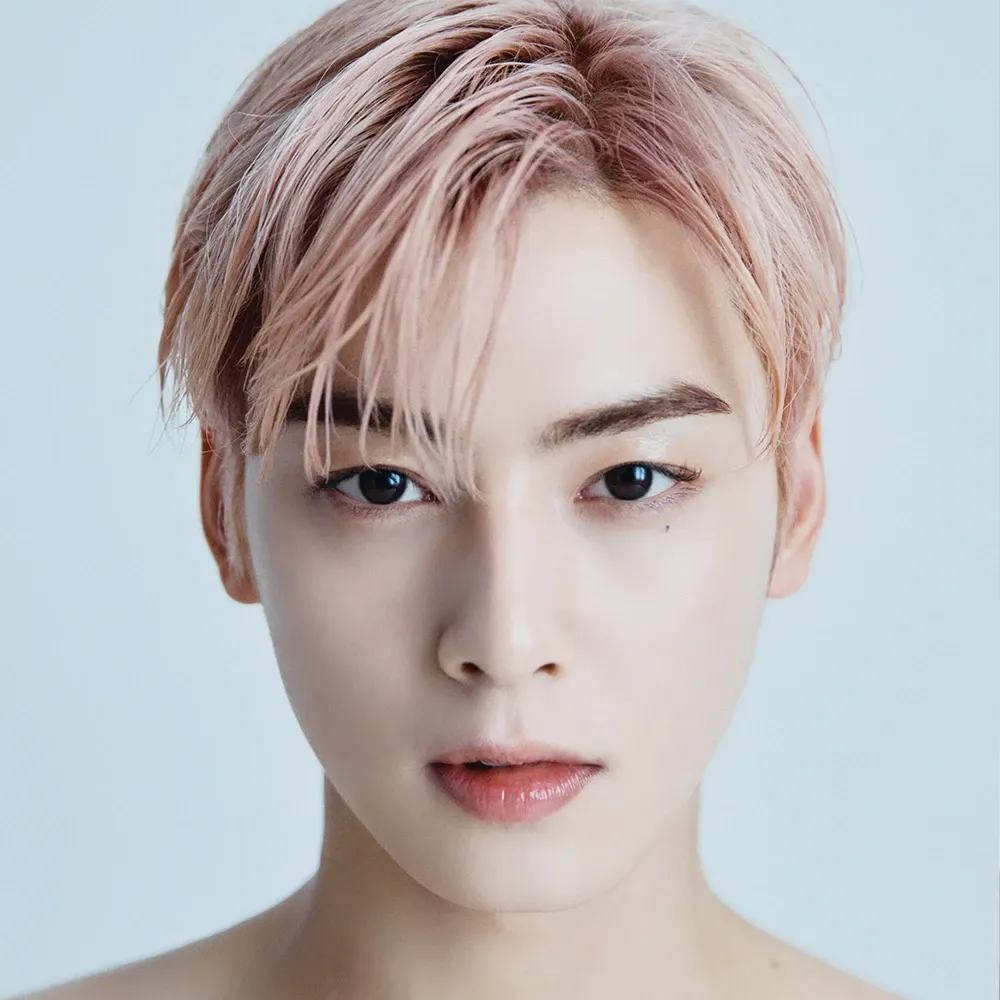 Behind-the-scenes cut of Cha Eunwoo