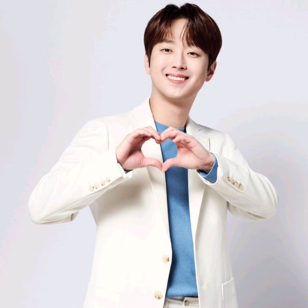 李灿元的最新照片