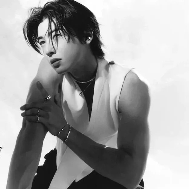 Behind-the-scenes cut of Cha Eunwoo
