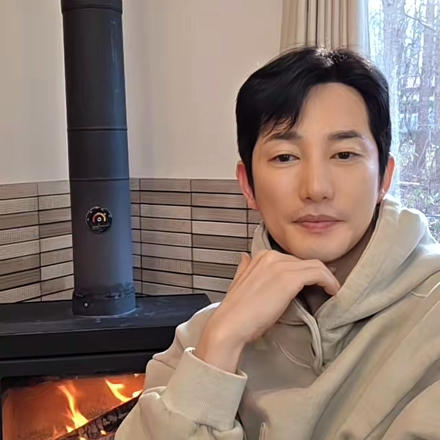 Behind-the-scenes cut of Park Sihoo