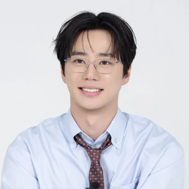 Behind-the-scenes cut of Lee Junyoung