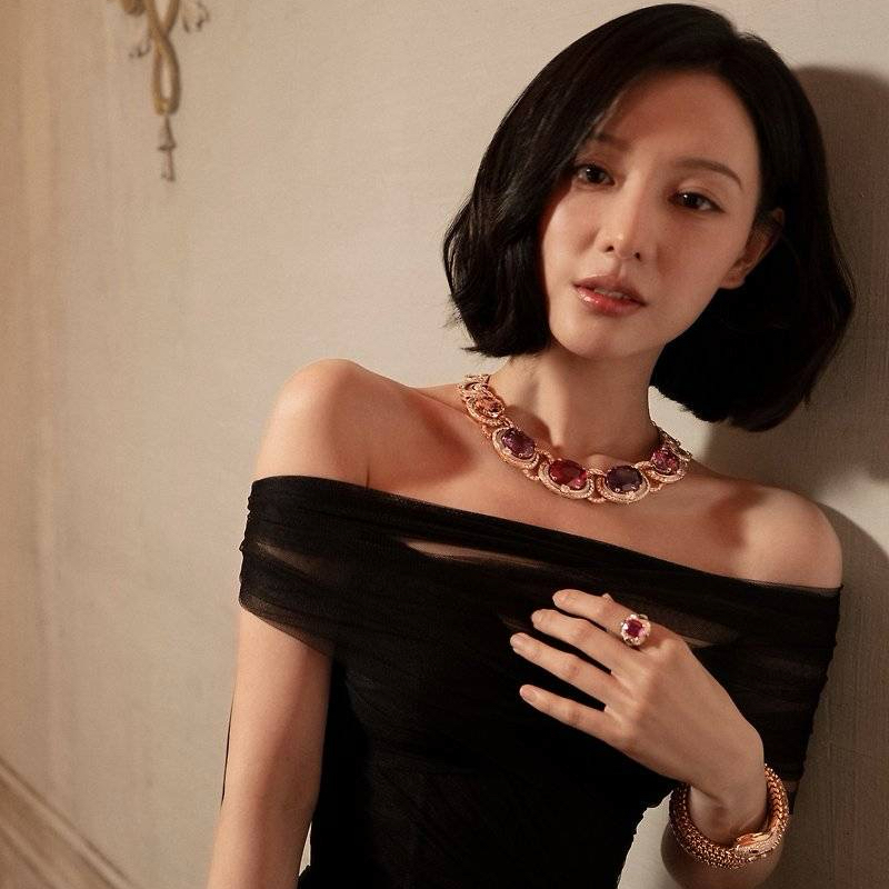 金智媛的最新照片