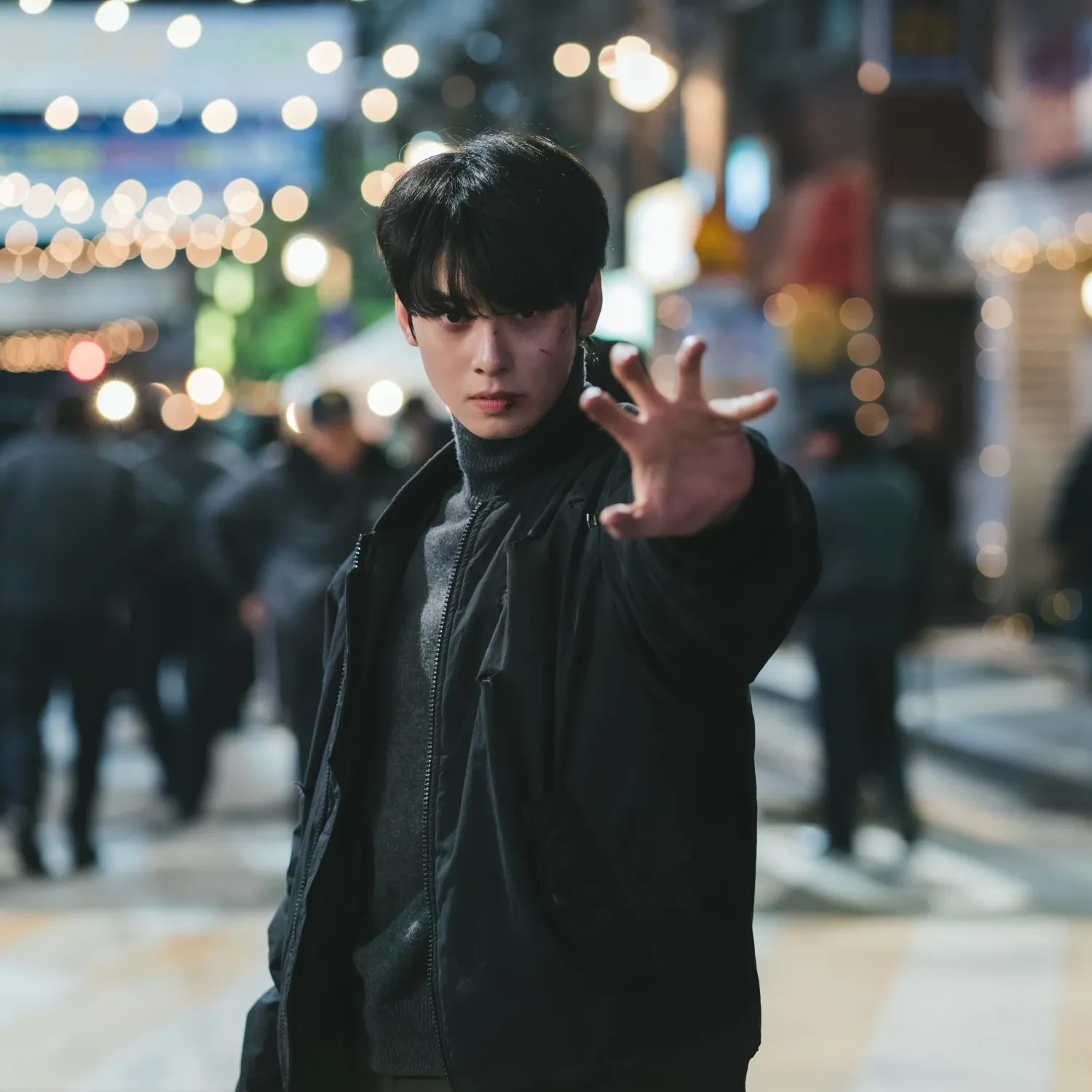 Behind-the-scenes cut of Cha Eunwoo