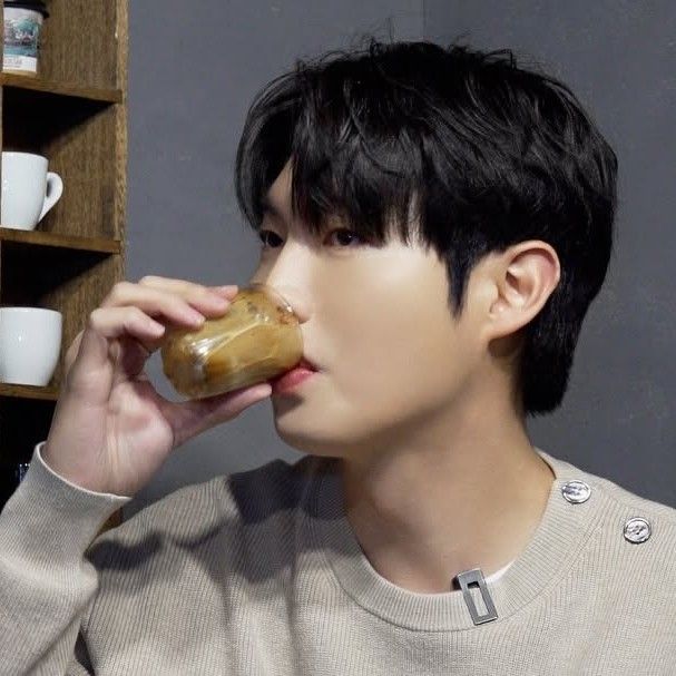 A moment captured by a fan of Son Taejin