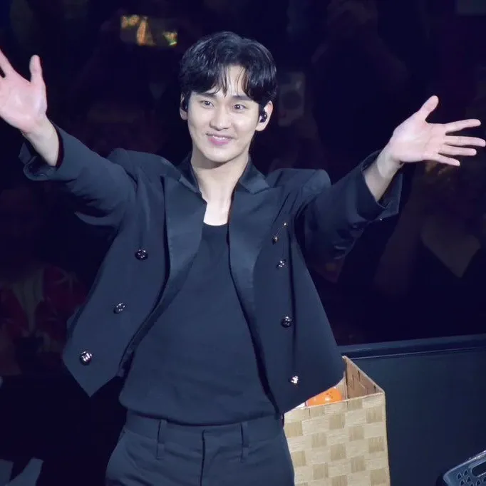 Behind-the-scenes cut of Kim Soohyun
