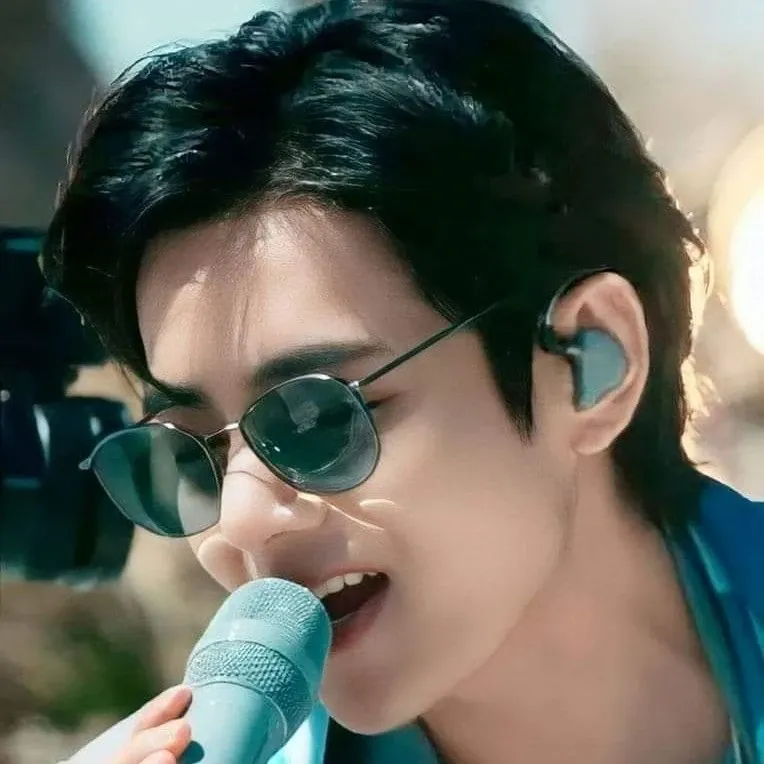 Behind-the-scenes cut of Kim Taehyung (V)