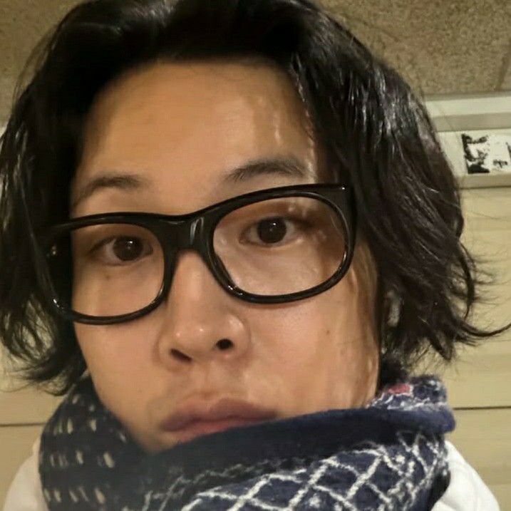 Behind-the-scenes cut of Lee Jongwon