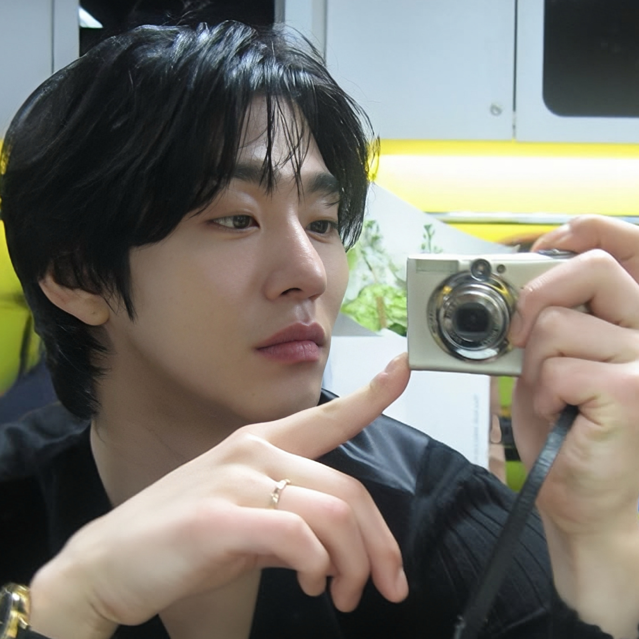 粉丝拍下的安孝燮瞬间