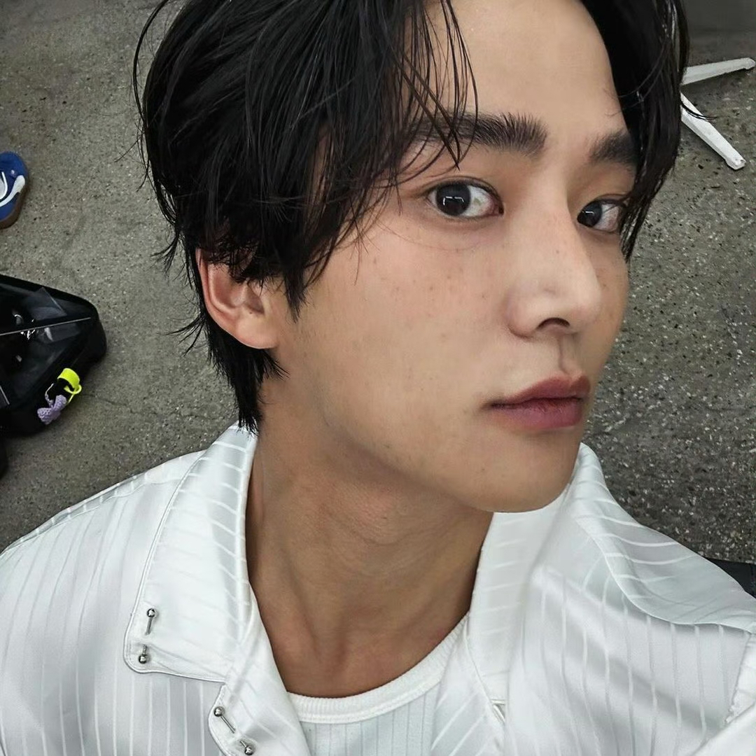 Cuplikan di balik layar dari Rowoon