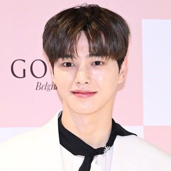 Behind-the-scenes cut of Song Kang