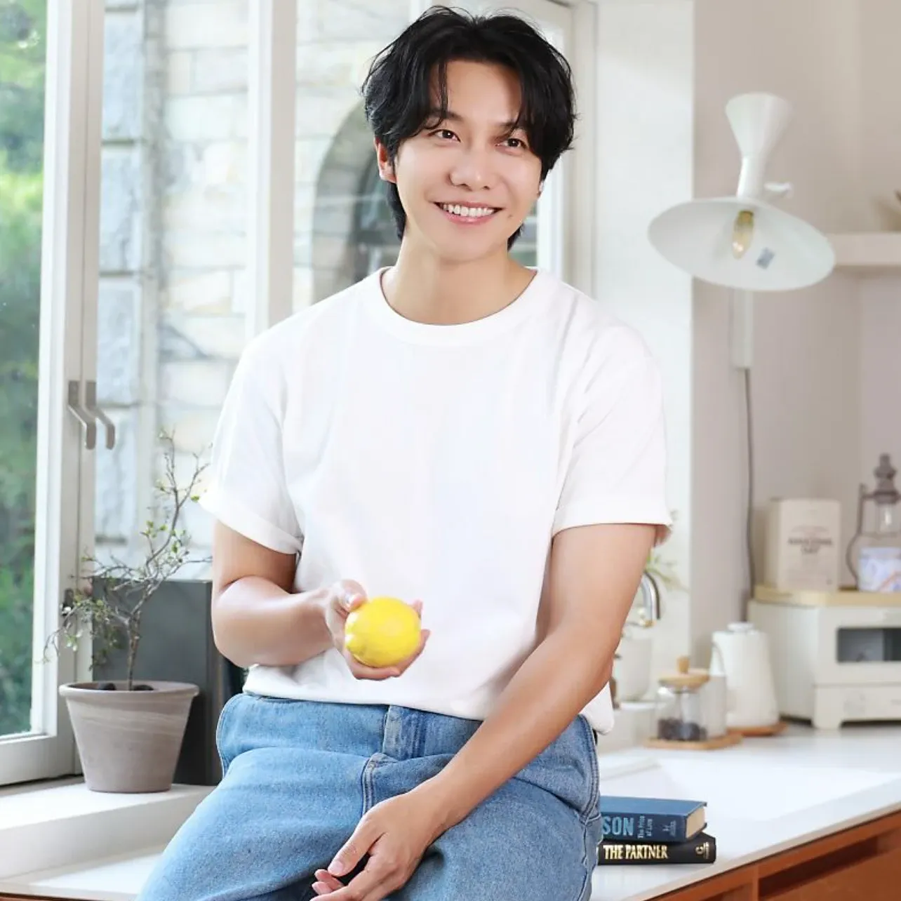 Recent activity shot of Lee Seunggi