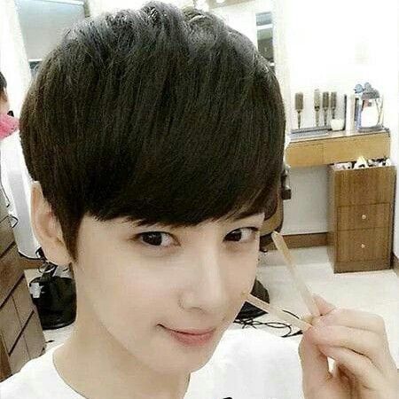 Behind-the-scenes cut of Cha Eunwoo