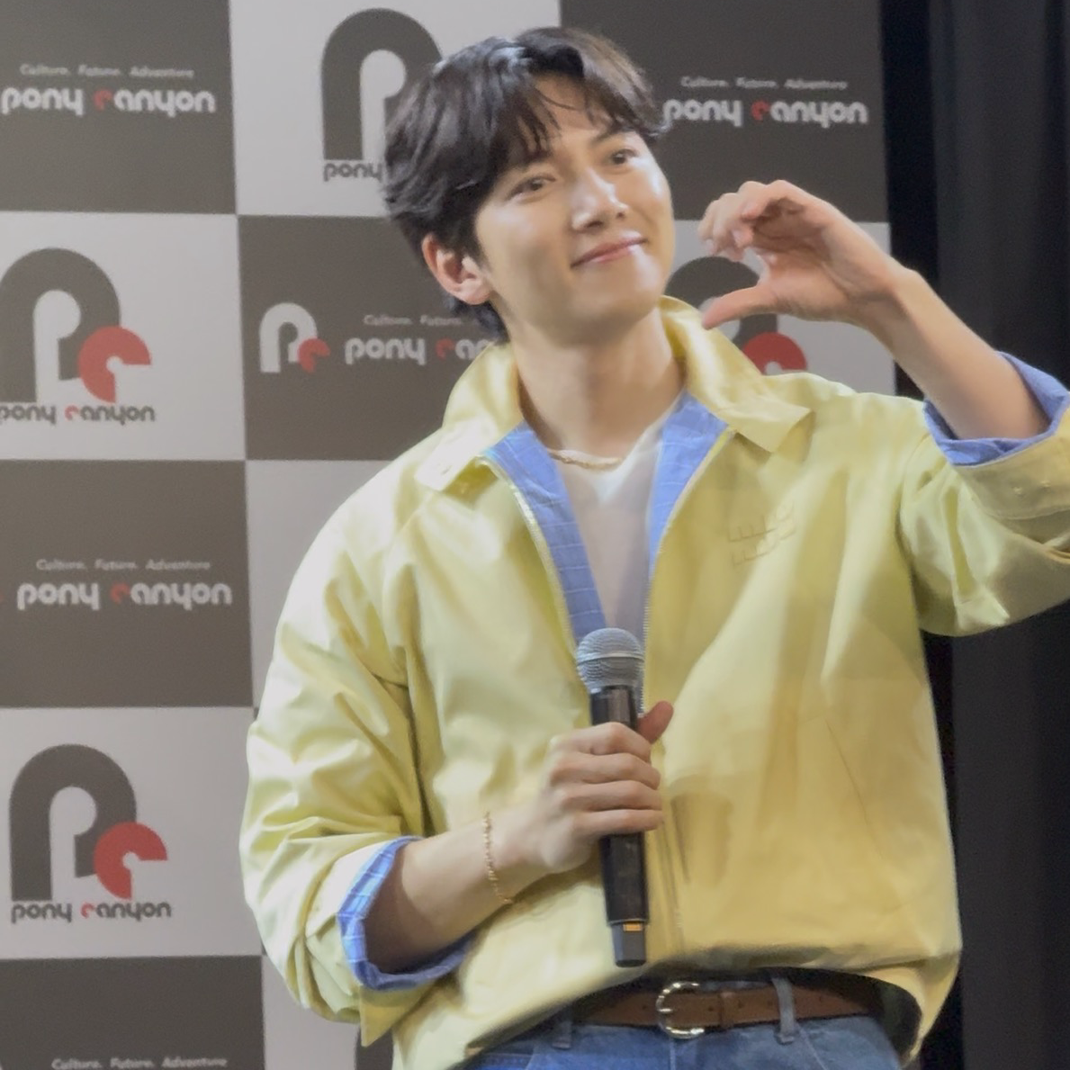 粉丝拍下的池昌旭瞬间