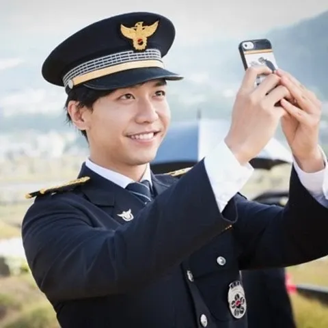 Latest photo of Lee Seunggi