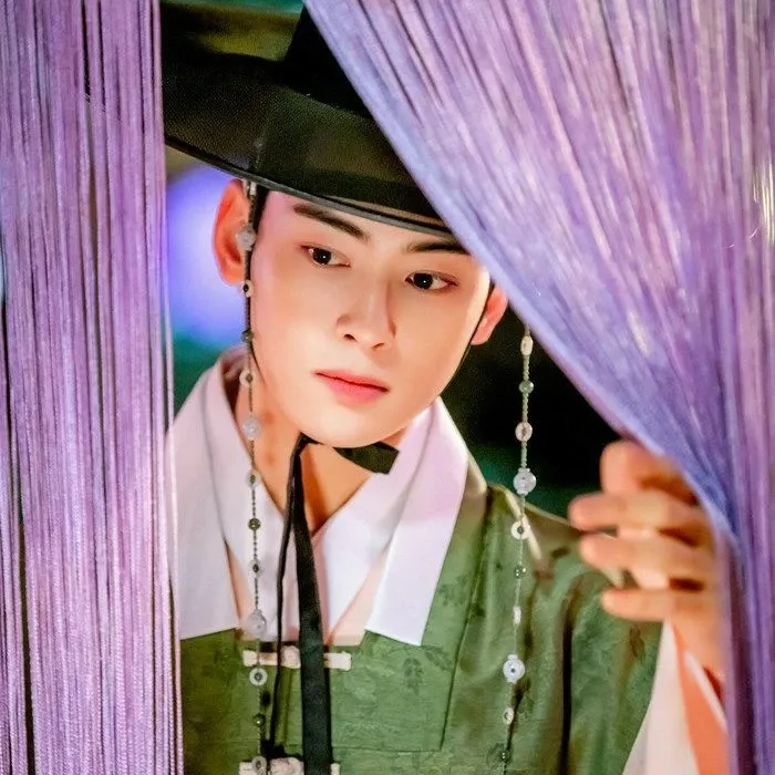 A moment captured by a fan of Cha Eunwoo