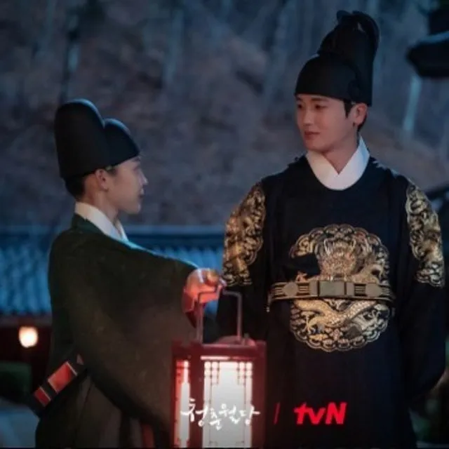 A moment captured by a fan of Park Hyungsik