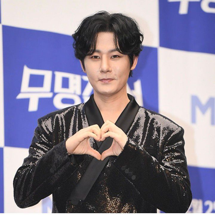 Behind-the-scenes cut of Kang Moonkyung