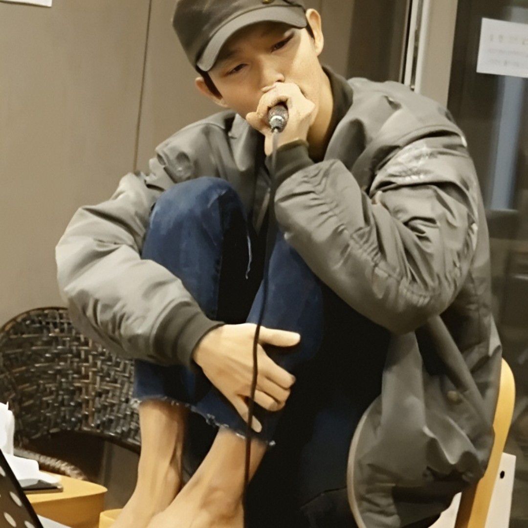 Behind-the-scenes cut of Lee Joongi