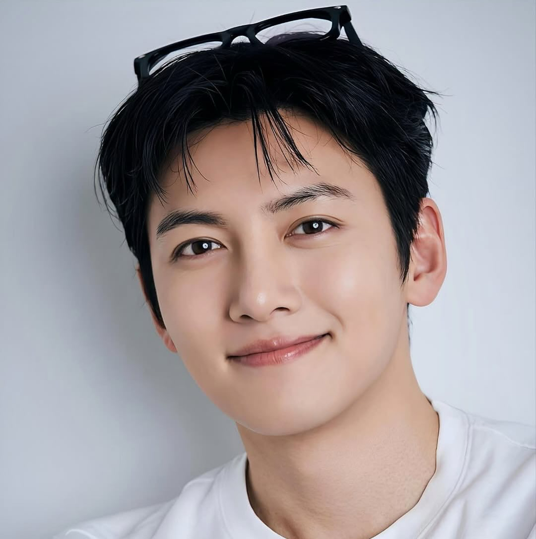Behind-the-scenes cut of Ji Changwook