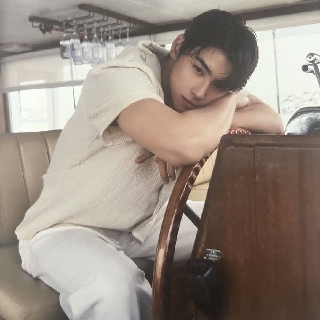 Foto terbaru dari Cha Eunwoo