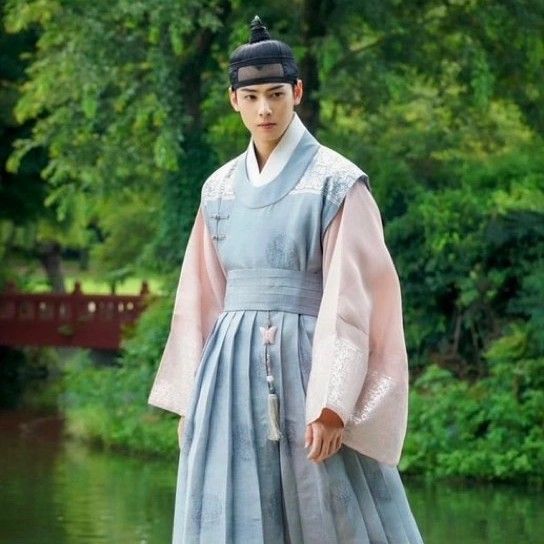 Latest photo of Cha Eunwoo