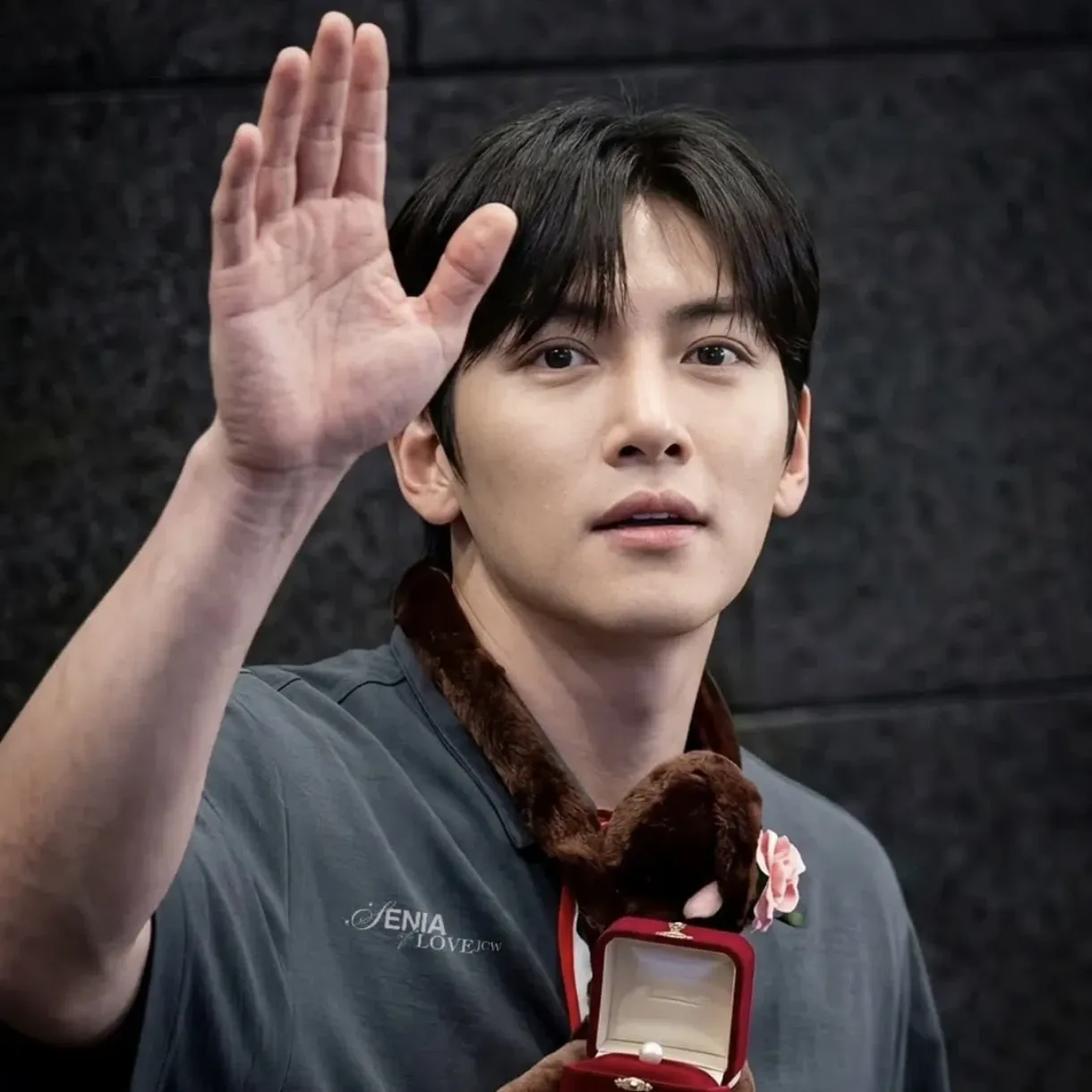 Behind-the-scenes cut of Ji Changwook