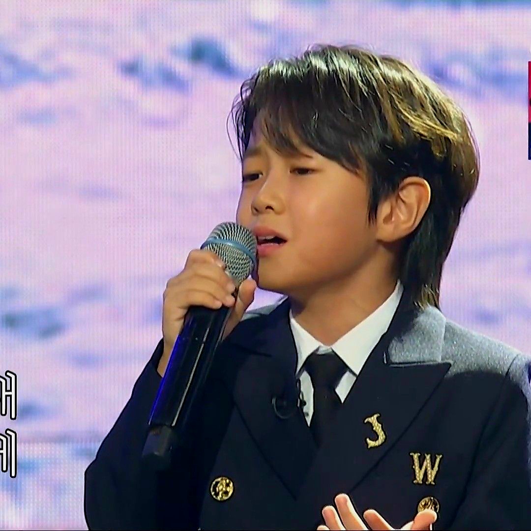 A moment captured by a fan of You Jiwoo