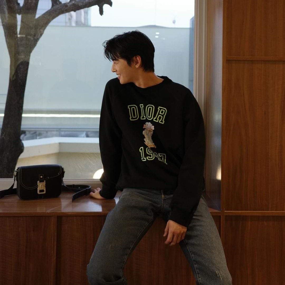 Behind-the-scenes cut of Cha Eunwoo