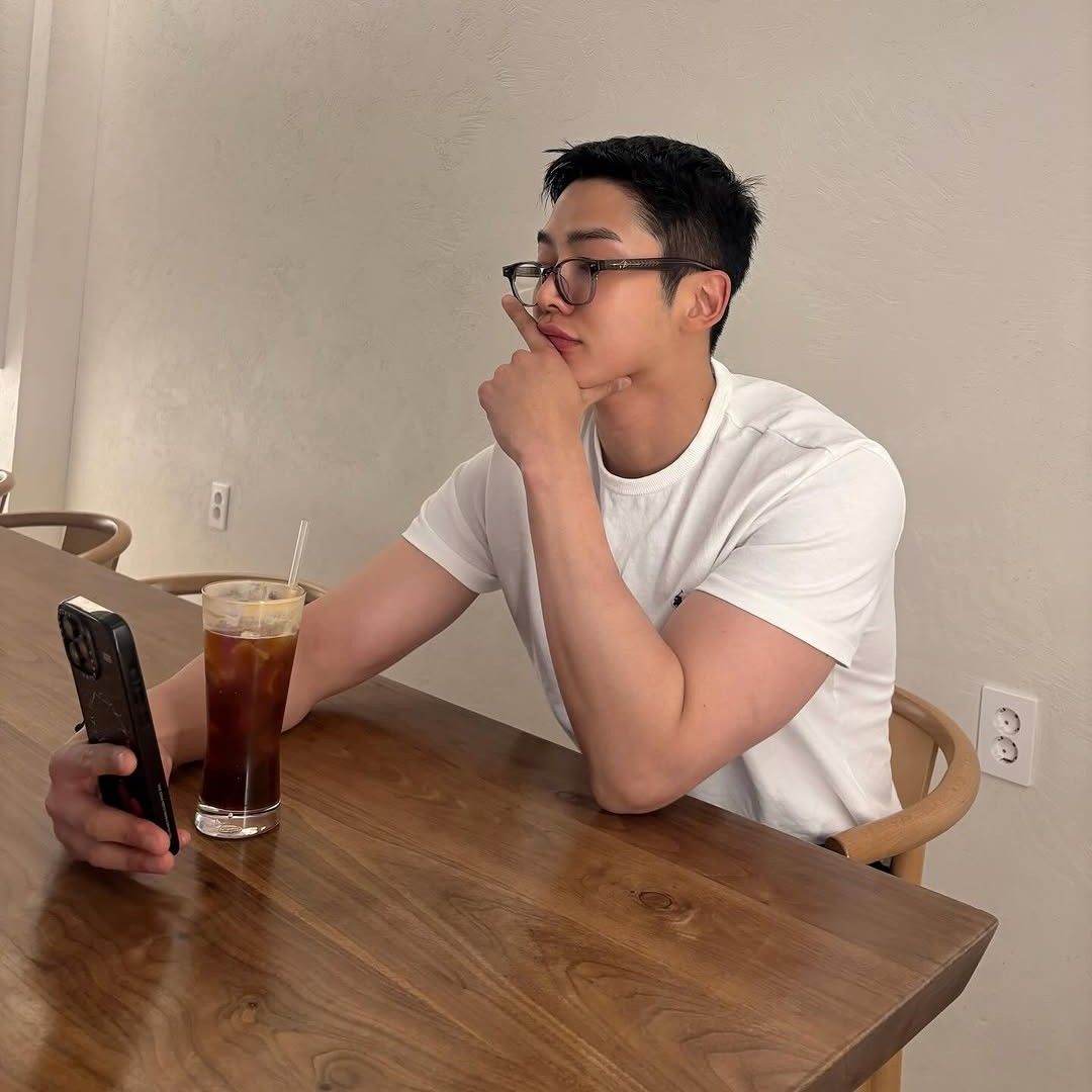 로운의 비하인드 컷