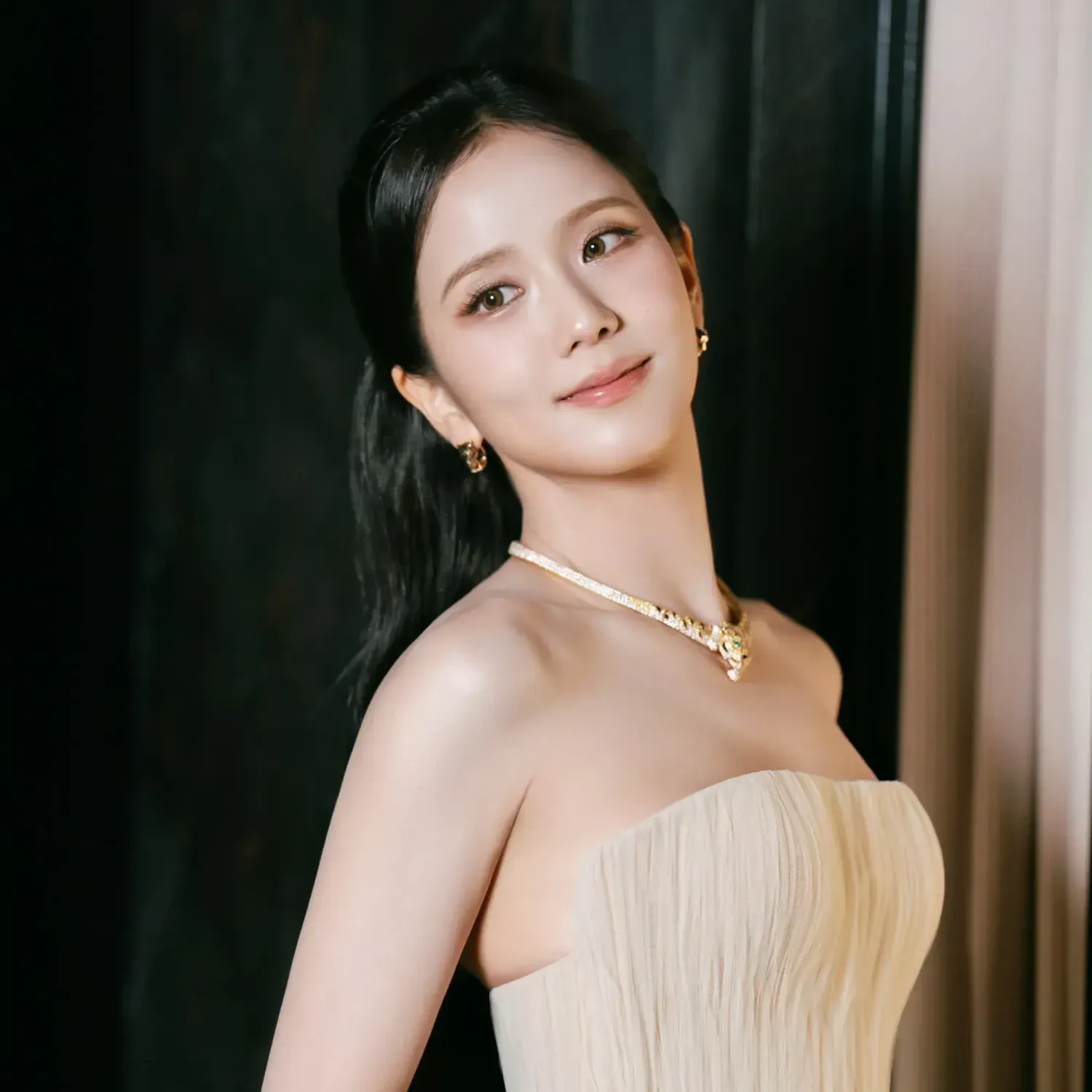Latest photo of Jisoo (1995)