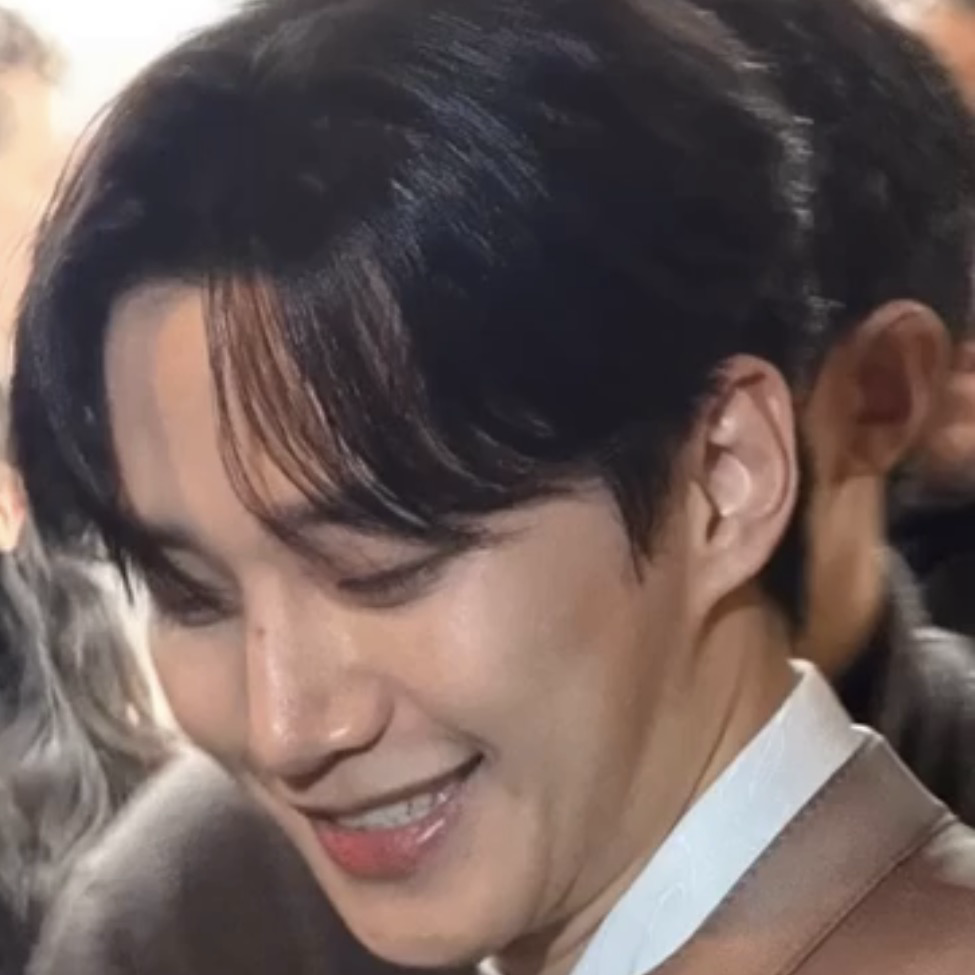 粉丝拍下的李俊昊瞬间