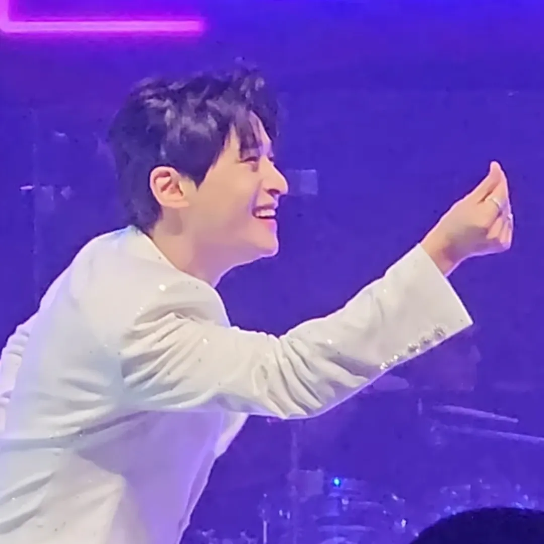 A moment captured by a fan of Seong Ri