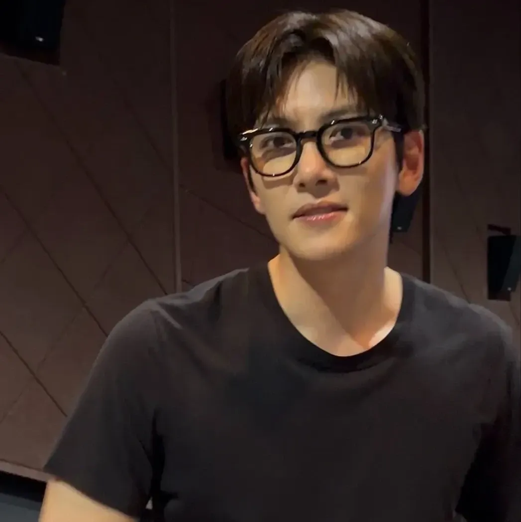 Behind-the-scenes cut of Ji Changwook