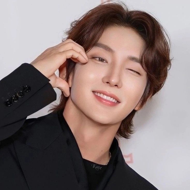 Behind-the-scenes cut of Lee Joongi