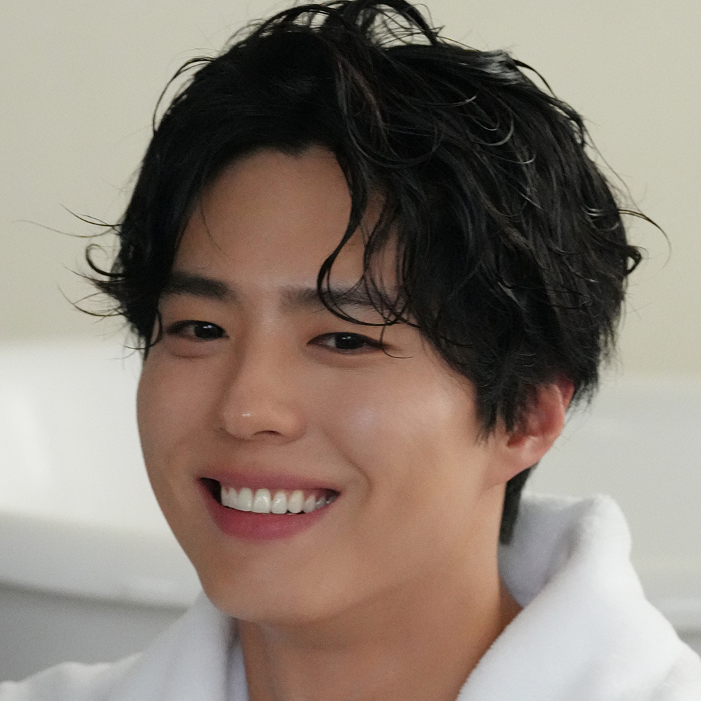 A moment captured by a fan of Park Bogum