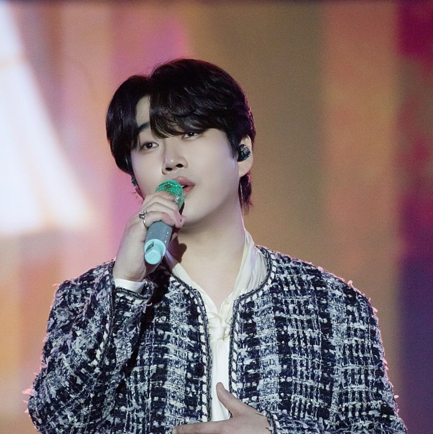 Behind-the-scenes cut of Hwang Youngwoong