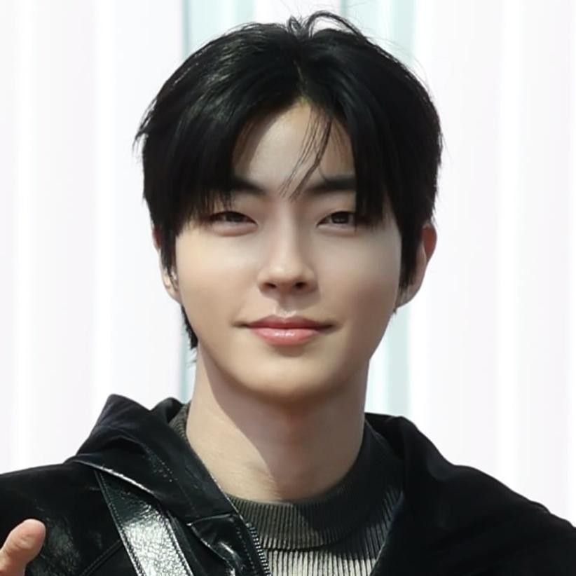 황인엽의 최신 사진