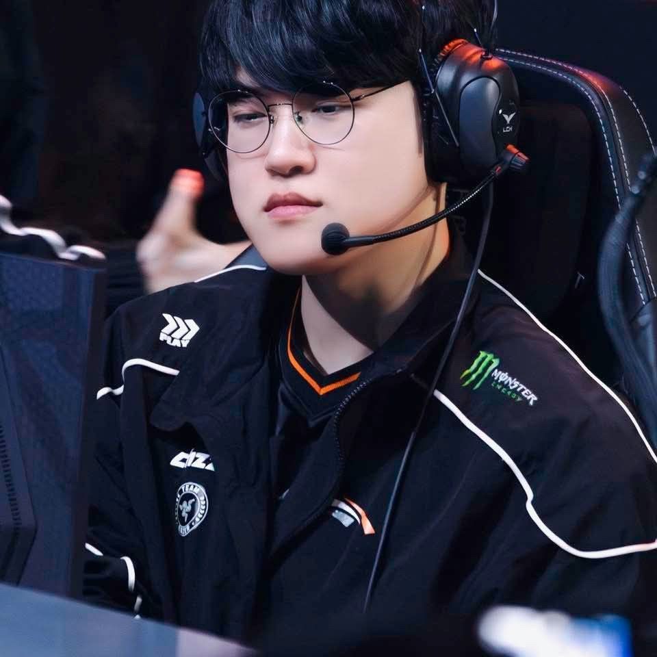 Behind-the-scenes cut of Gumayusi