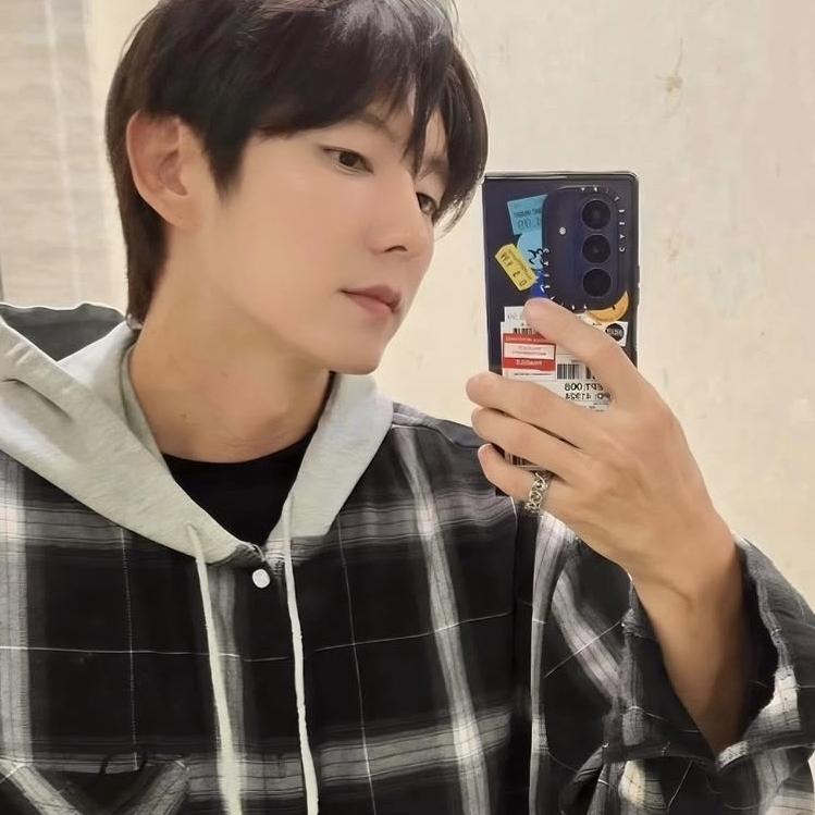 A moment captured by a fan of Lee Joongi